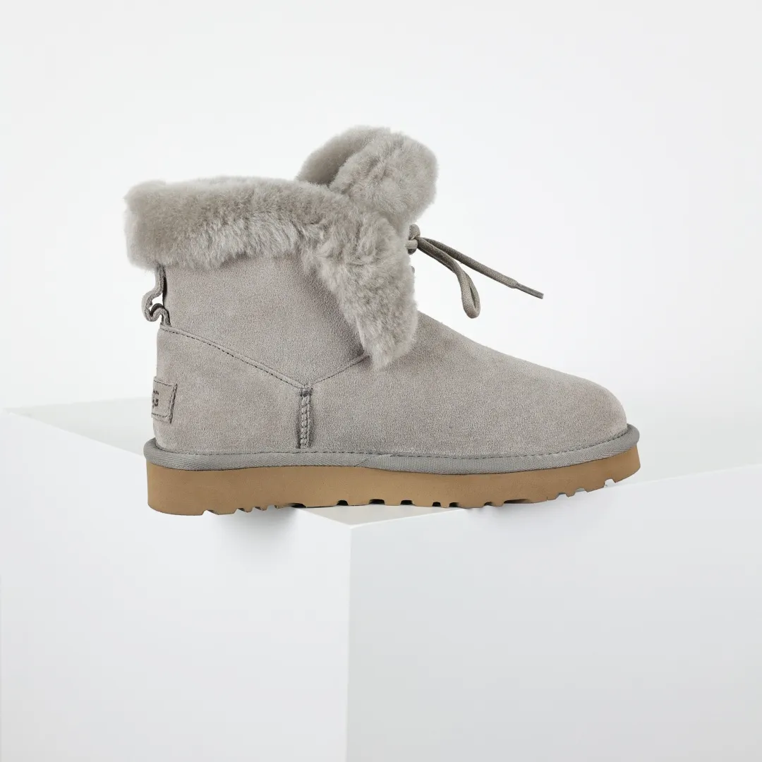 Pick up locally 💰620. The core recommendation is good price. The platform’s foreign trade is exclusively for UGG Classic women’s snow boots 1174576. Produced by the ten-year-old brand shoemaking factory production line. Pay attention to every detail. Longfeng A-grade genuine sheep fur is integrated. It is built in full compliance with the ZP process. Size: 35 36 37 38 39 40